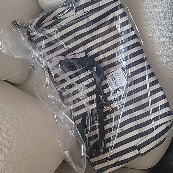 Alice + Olivia, Duffle Bag, Black and White‎ Stripe, NWT - Picture 10 of 11